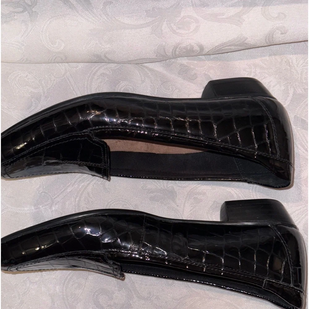 Clarks Everyday Croc Embossed
Patent Leather Loafers, NEW, Size 7.5 - Picture 4 of 16